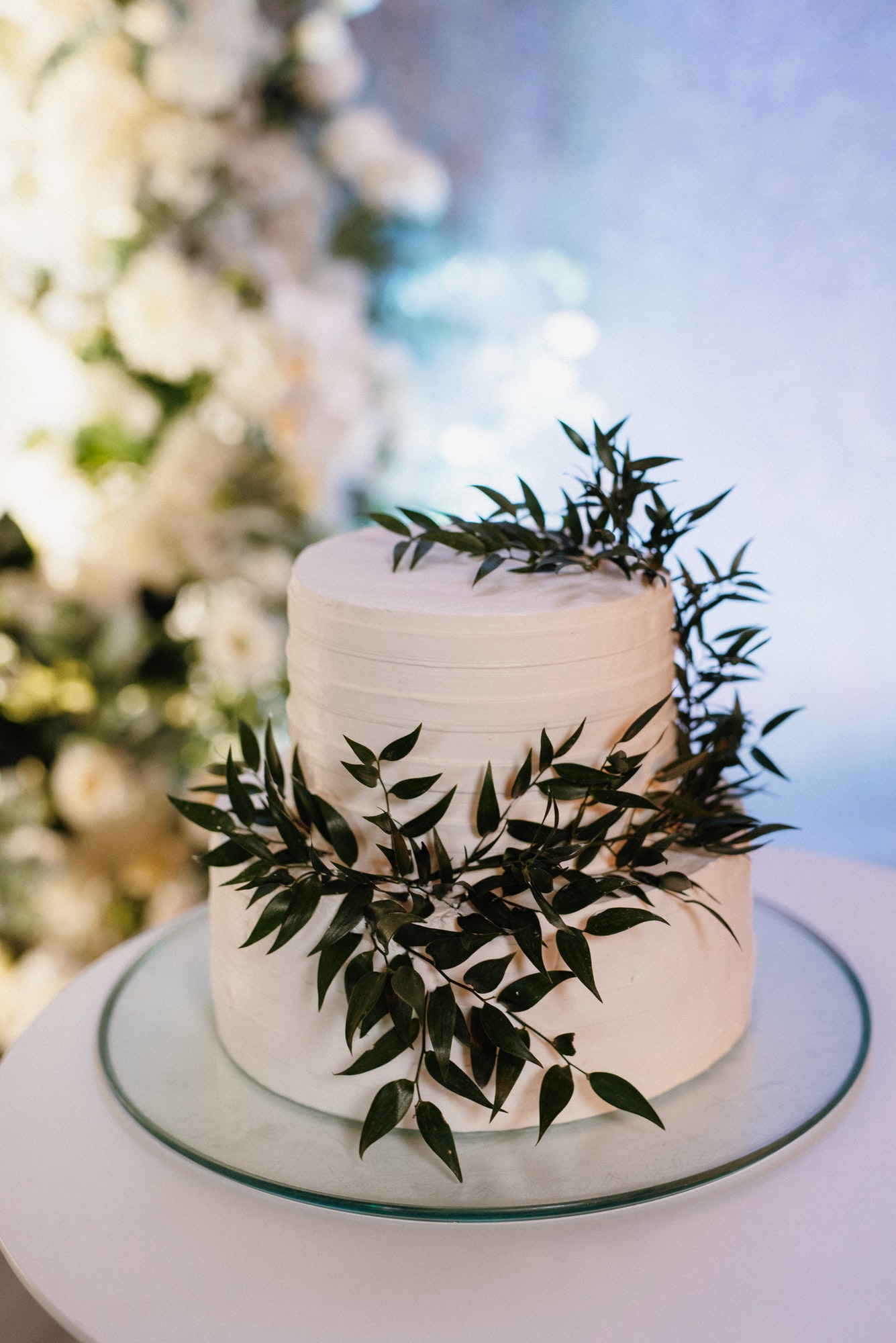 wedding cake at the wedding of the newlyweds